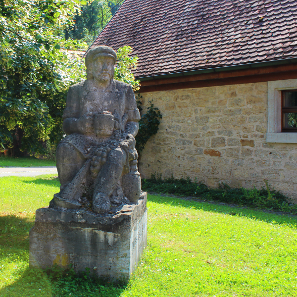 Adelshofen Statue