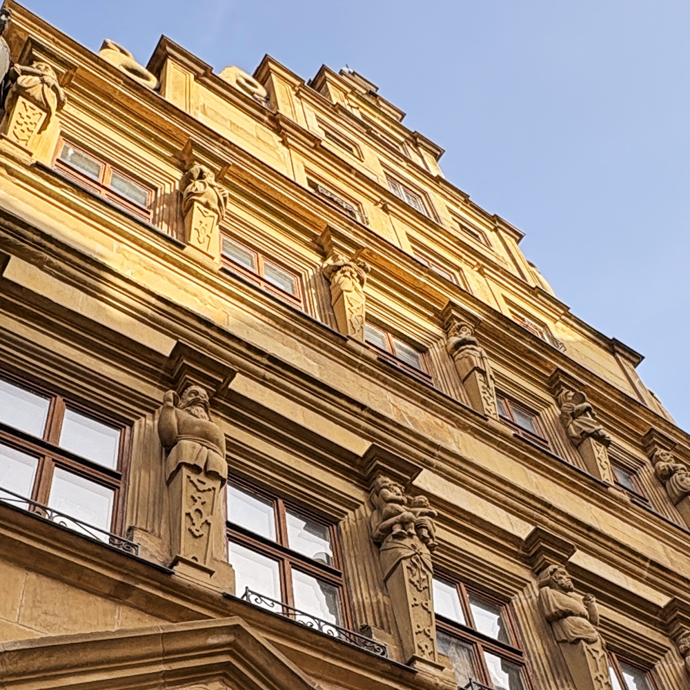 Die Fassade des Baumeisterhauses in Rothenburg ob der Tauber