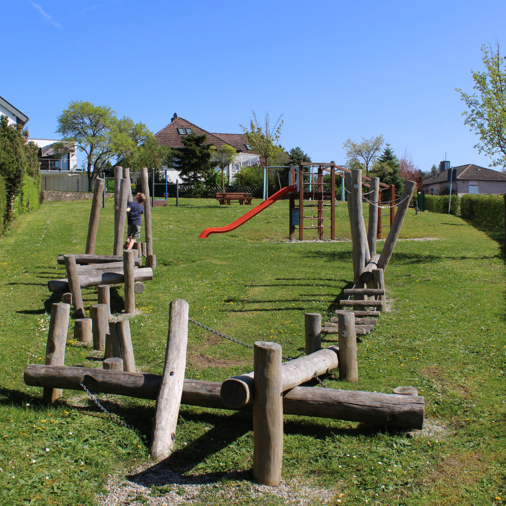 Überblick über den Spielplatz in der Bergstraße in Neusitz