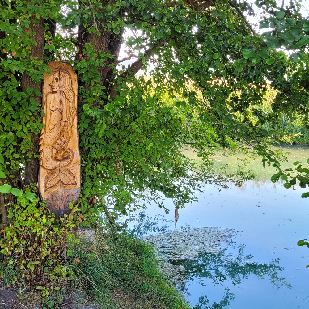 Nixenfigur am Bodenlosen Loch