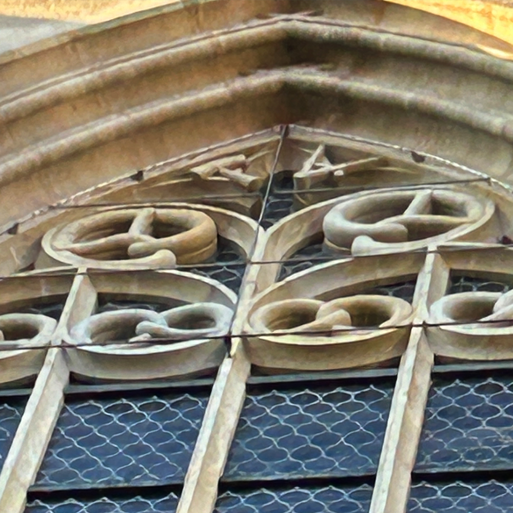 Das Brezelfenster am Münster Sankt Georg in Dinkelsbühl