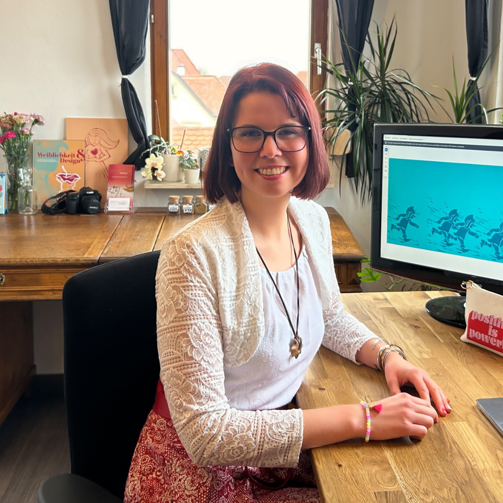 Carmen Hiller in ihrem Büro in Rothenburg ob der Tauber