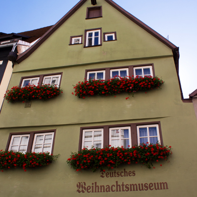 Das Deutsche Weihnachtsmuseum in historischem Gebäude