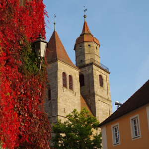 Dinkelsbühl Turm Herbstlaub