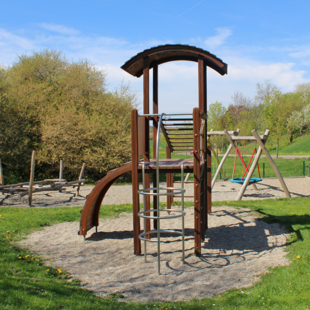 Übersicht über den Spielplatz Erlbacher Straße in Neusitz