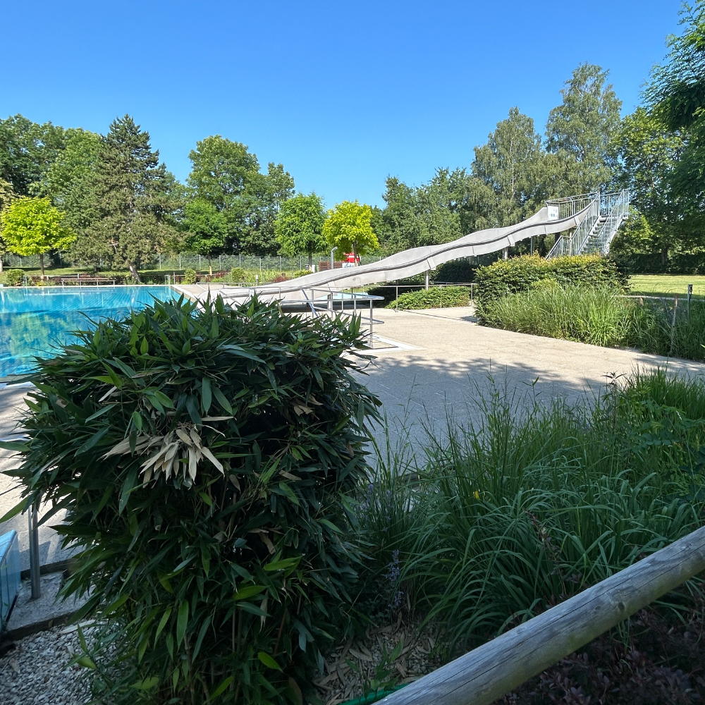 Die Rutsche im Freibad Feuchtwangen