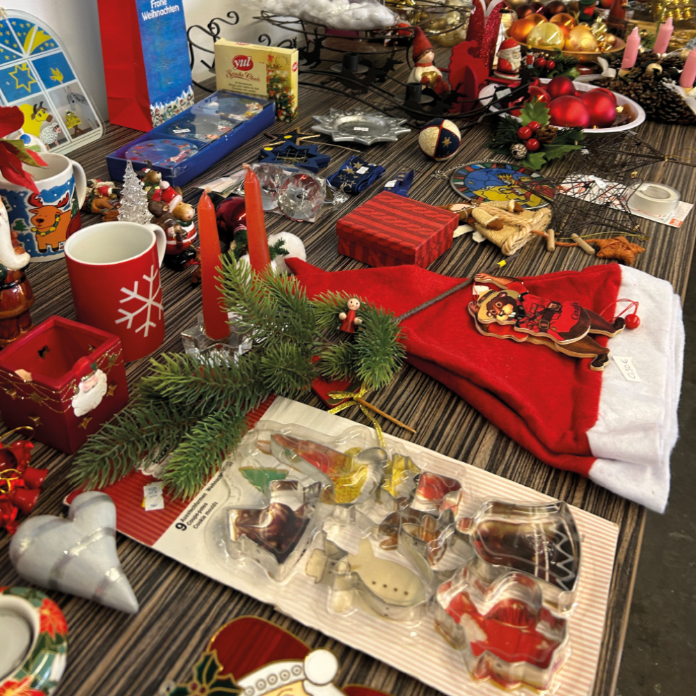 Weihnachtsartikel im Gebrauchtwarenmarkt Arche Aktiv in Rothenburg