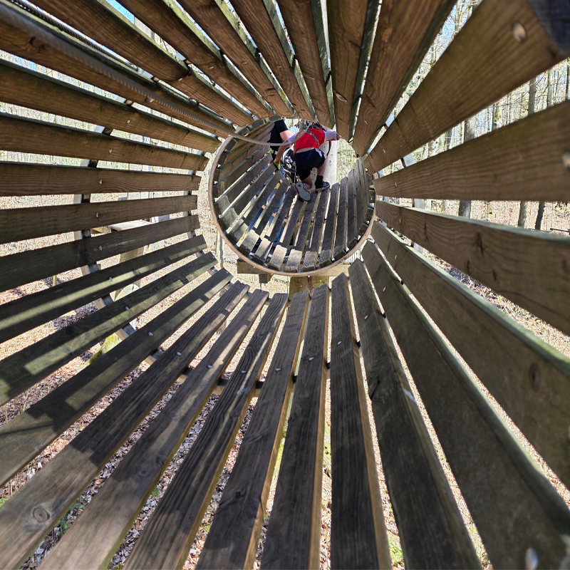 Unterschiedliche Herausforderungen warten auf mutige Kletterfreunde.