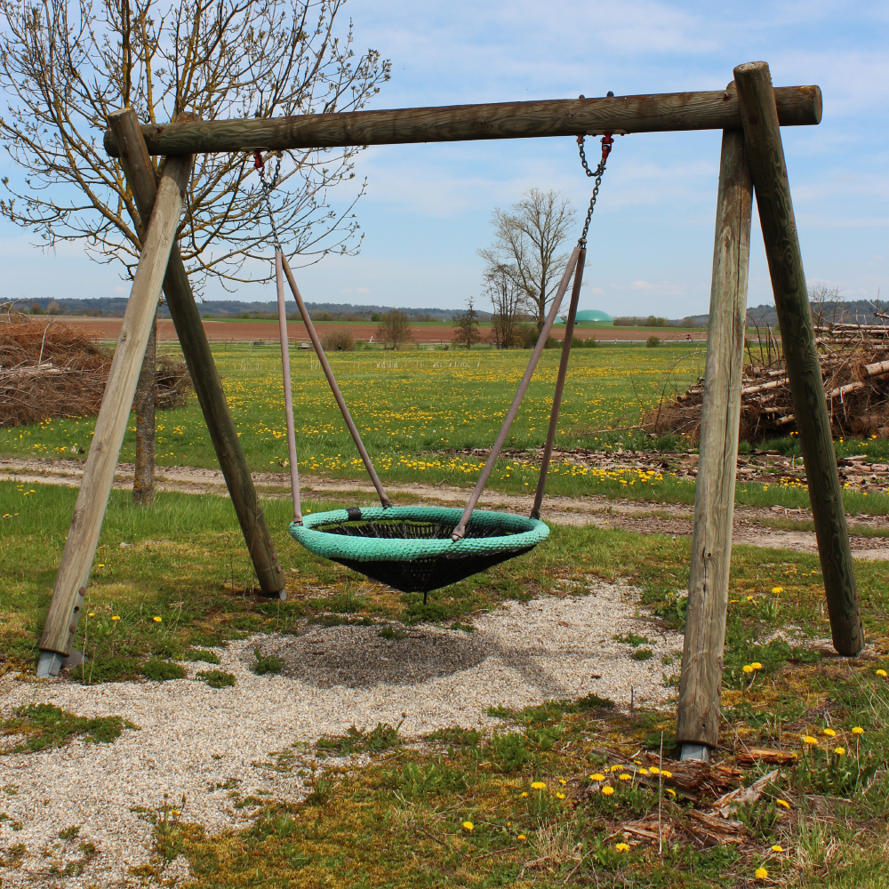 Nestschaukel auf dem Spielplatz Kreuth bei Geslau