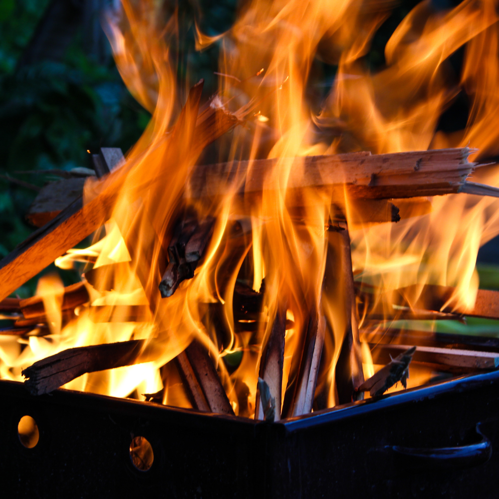 Lagerfeuer beim Weihnachtsmarkt in Steinsfeld