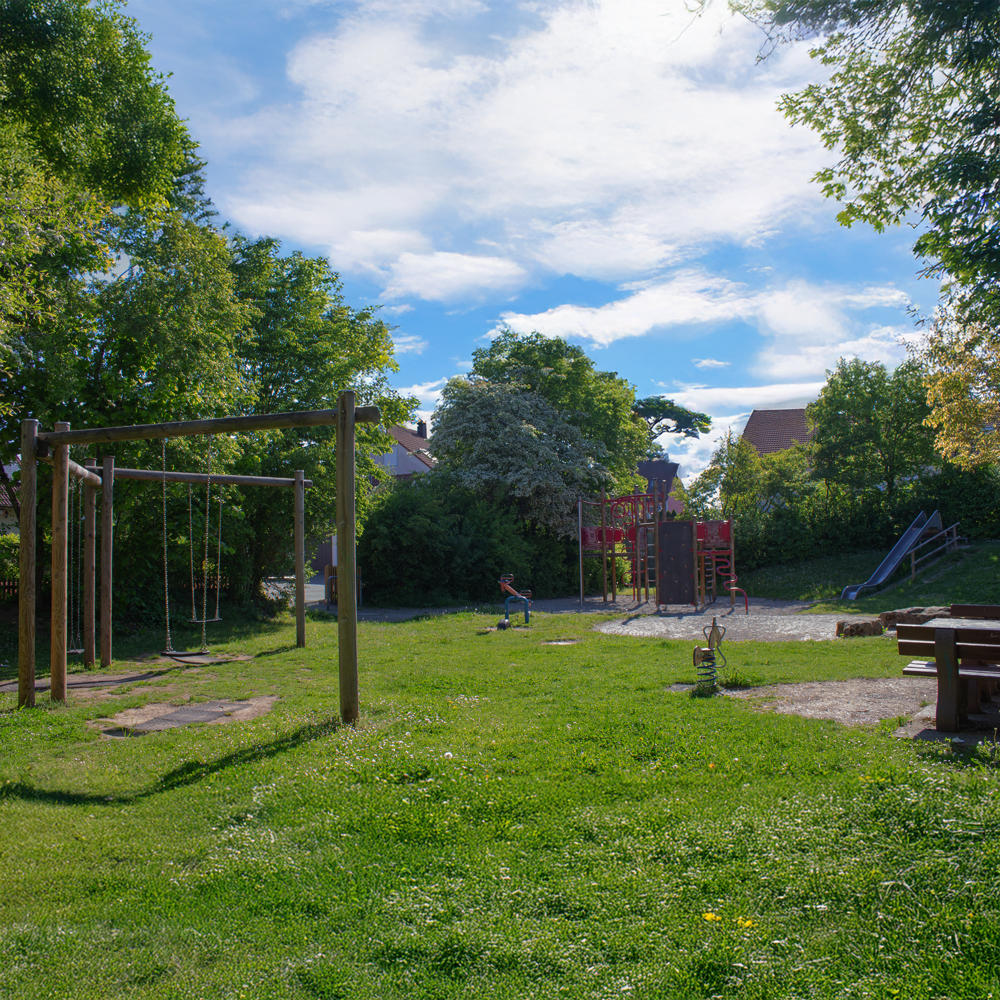 Übersicht über den Spielplatz Rabennest in Feuchtwangen