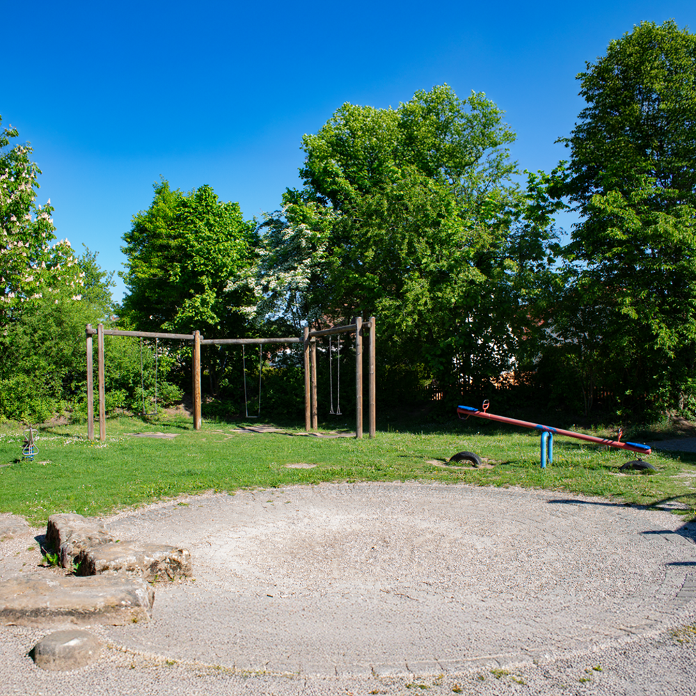 Übersicht über den Spielplatz Rabennest in Feuchtwangen