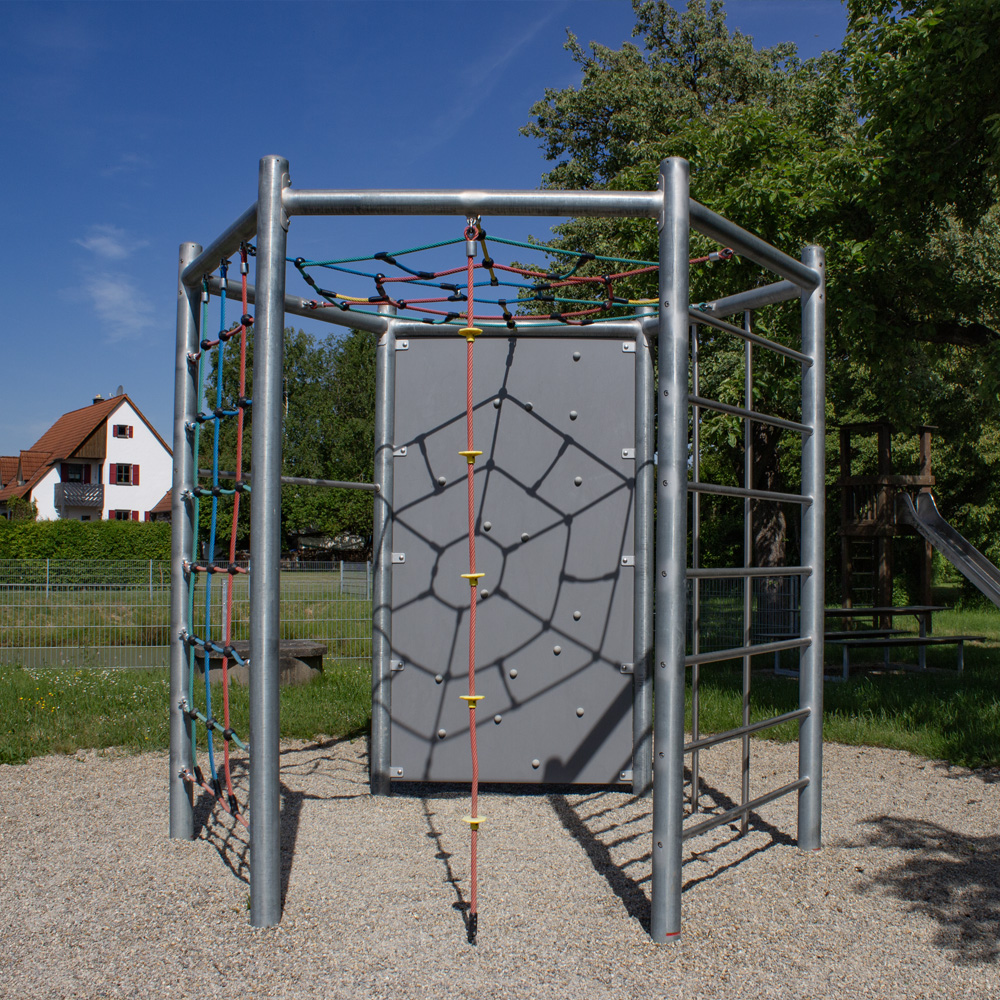 Klettergerüst am Spielplatz in Linden bei Windelsbach