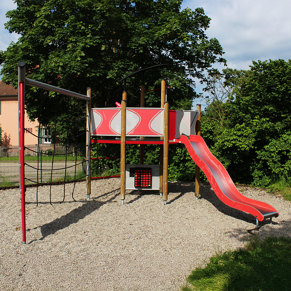 Klettergerüst auf dem Spielplatz in Mosbach bei Feuchtwangen