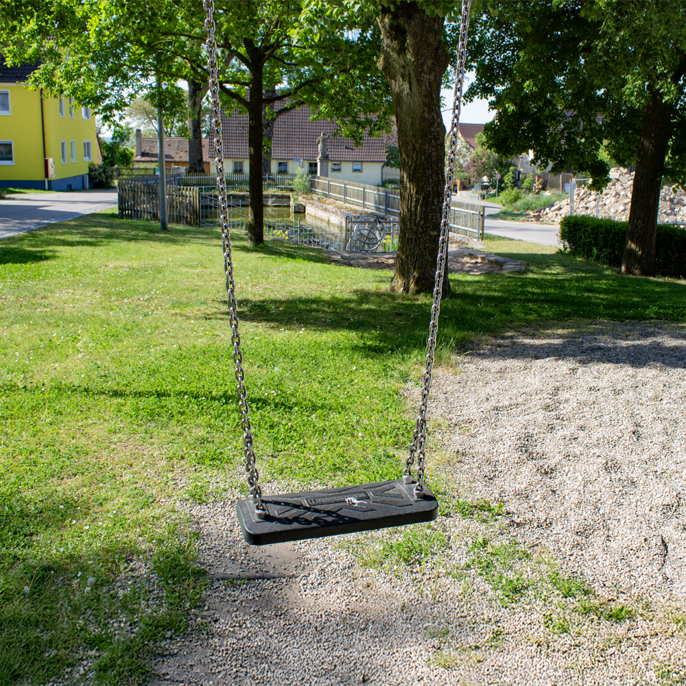 Schaukel am Spielplatz in Preuntsfelden bei Windelsbach