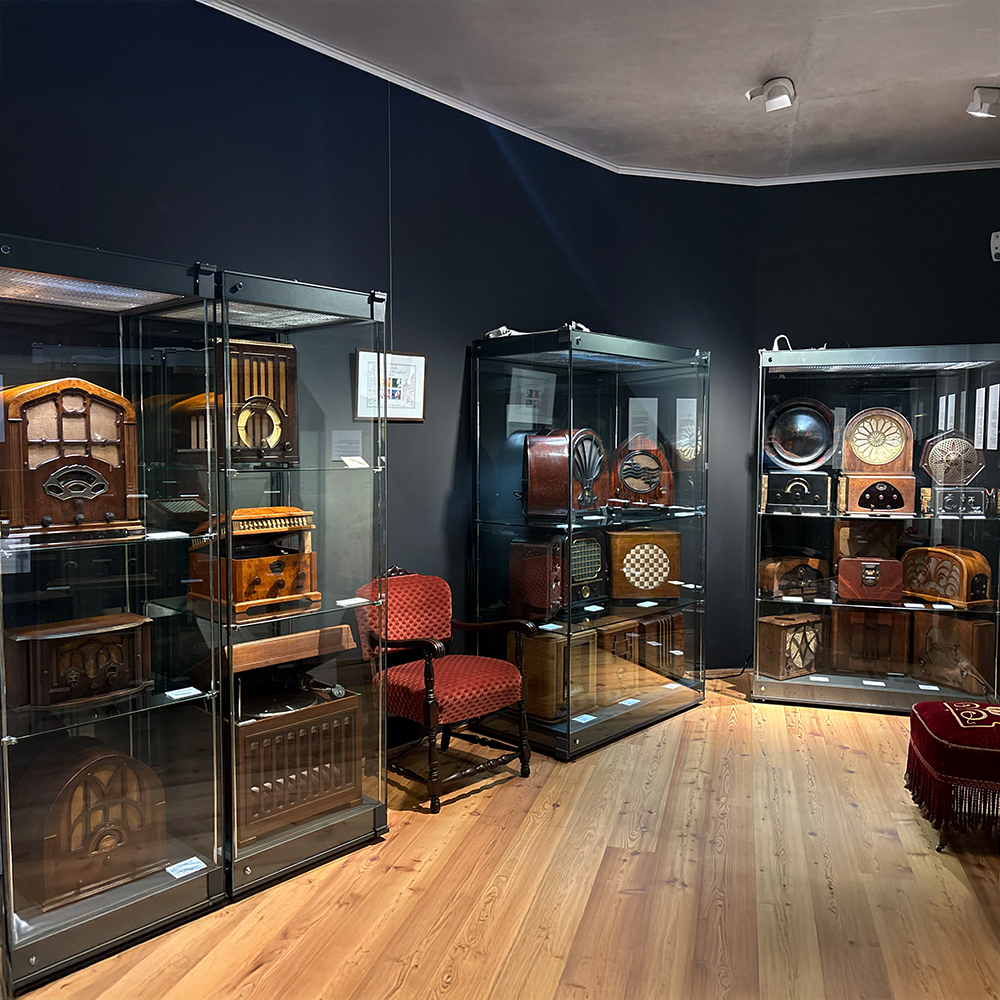 Radios in der Ausstellung