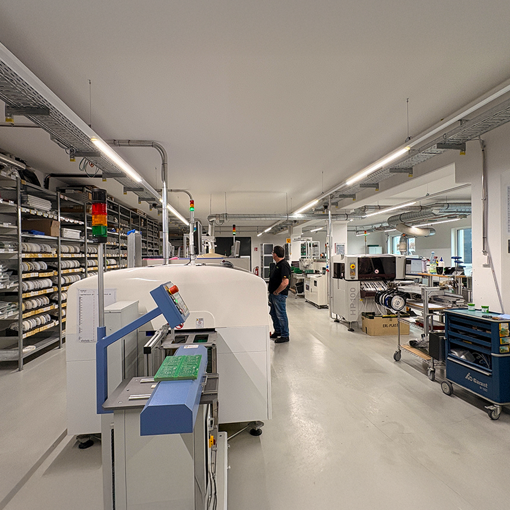 Fertigungshalle von romutec aus Buch am Wald