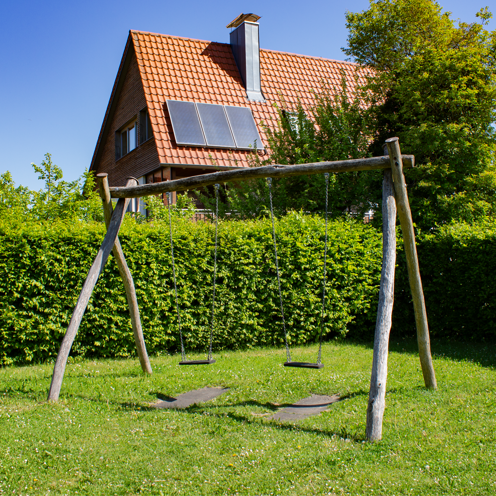 Schaukel auf dem Spielplatz Schleifmühlweg in Feuchtwangen