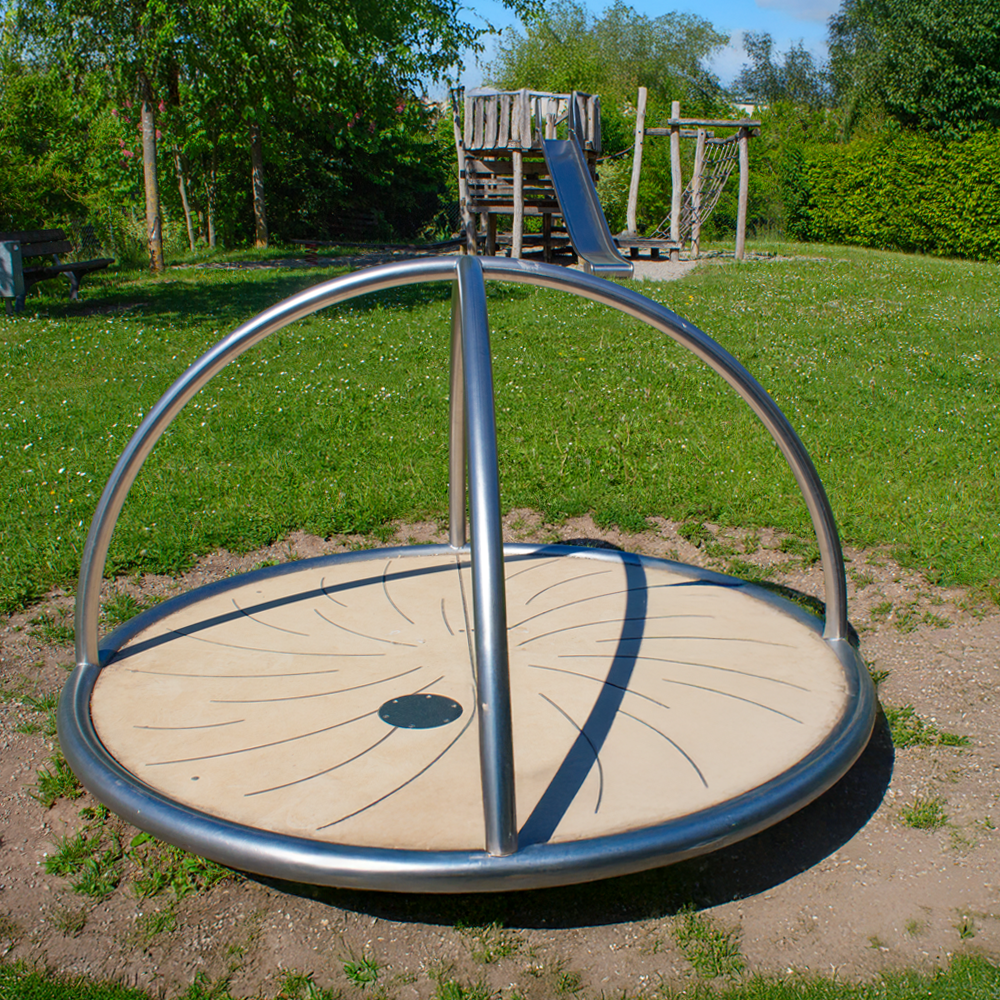Karussell auf dem Spielplatz Schleifmühlweg in Feuchtwangen