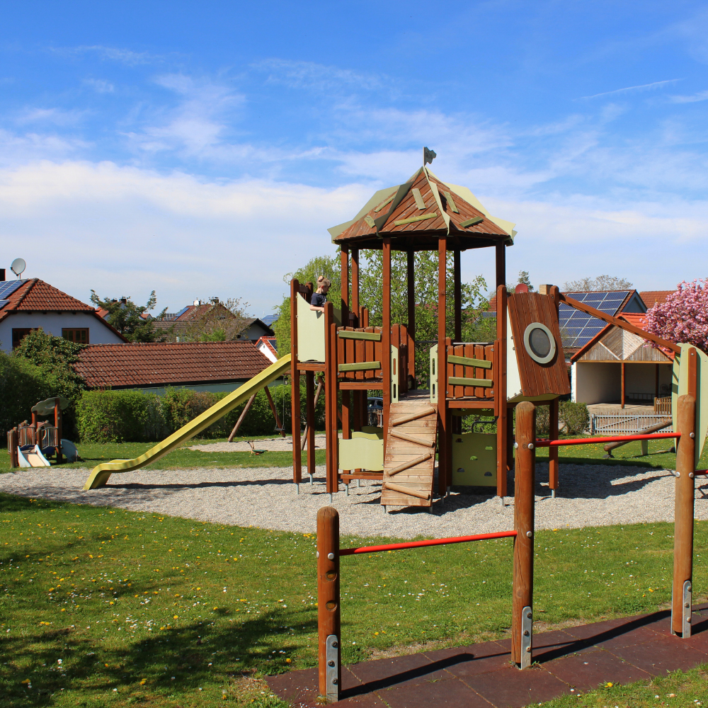 Überblick über den Spielplatz Schlossbergstraße in Neusitz