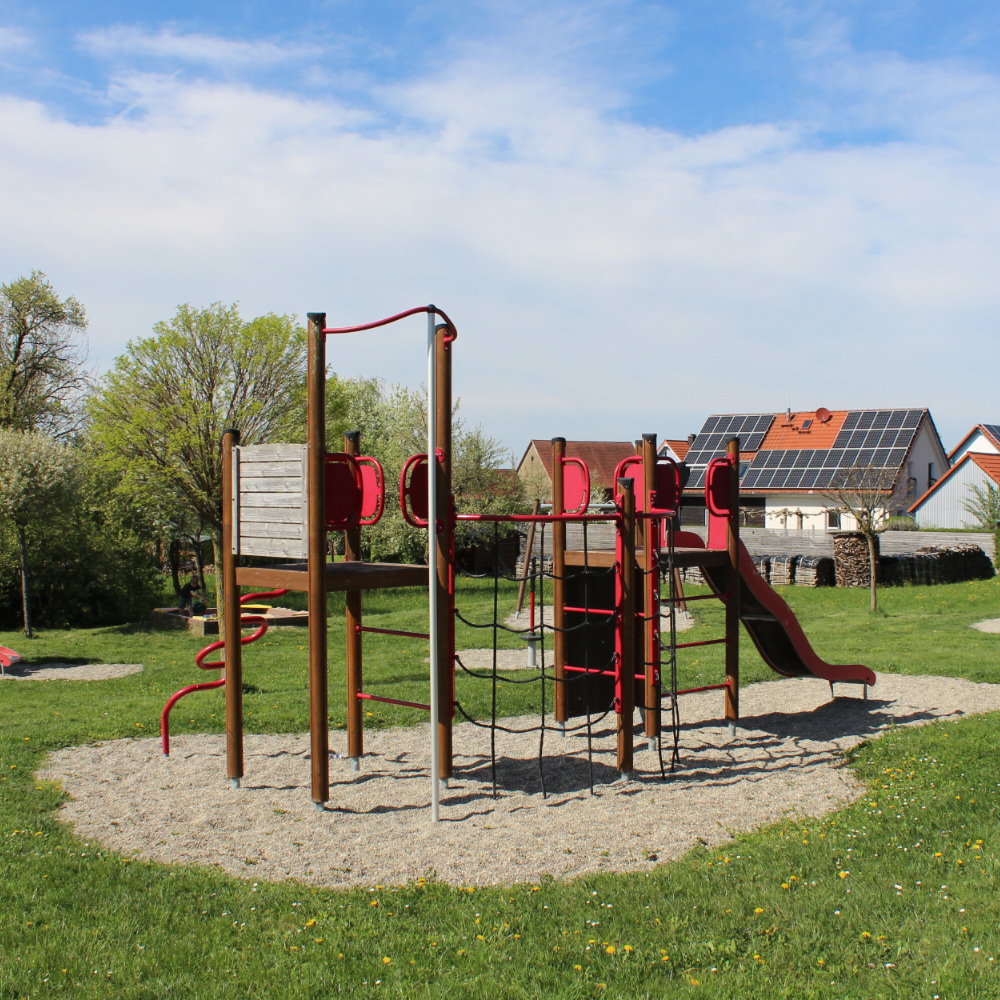 Klettergerüst am Spielplatz Am Brechhaus in Schweinsdorf