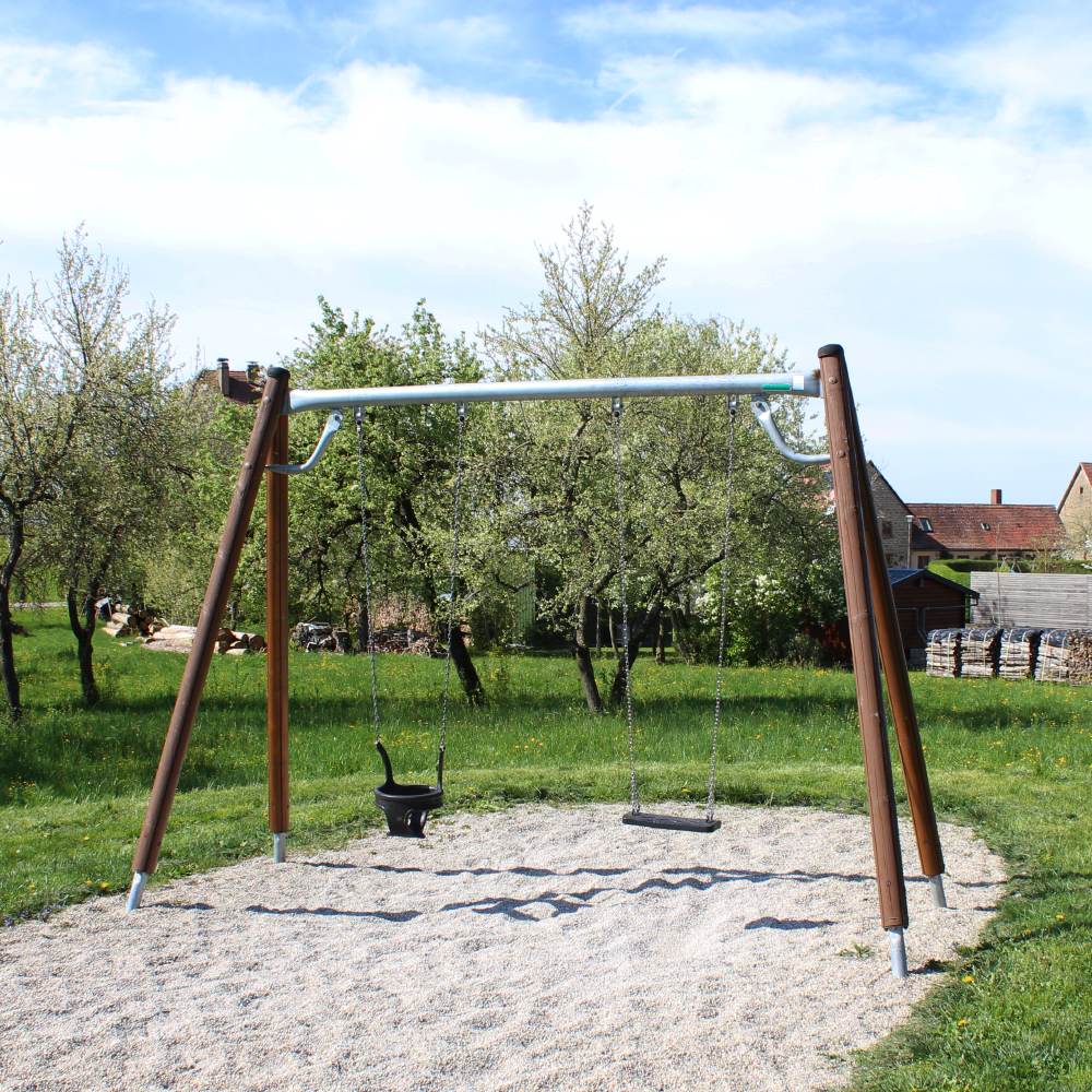 Schaukel am Spielplatz Am Brechhaus in Schweinsdorf