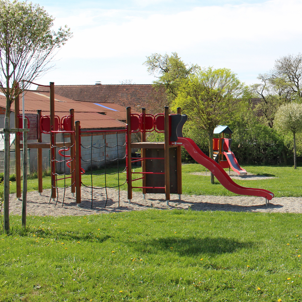 Klettergerüst am Spielplatz Am Brechhaus in Schweinsdorf