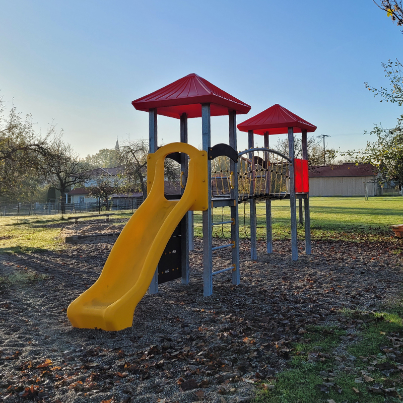 Spielplatz Alter Bahnhof, Gebsattel: Kletterturm mit Rutsche