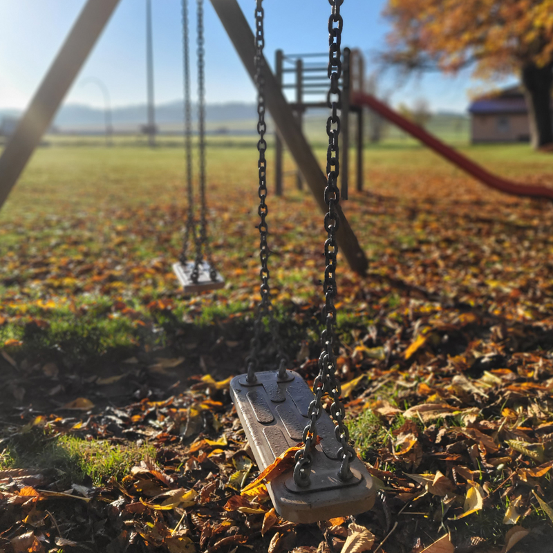 Spielplatz Am Sportplatz, Gebsattel: Die Schaukel im Detail