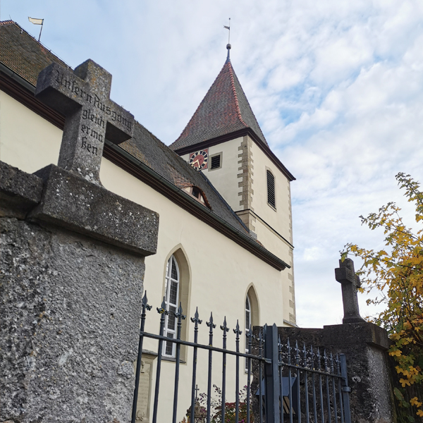 St. Martinskirche Wörnitz Blick vom Tor auf den Glockenturm