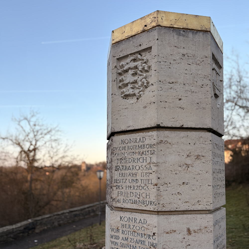 Blick auf das Taubertal und die Stauferstele in Burggarten in Rothenburg