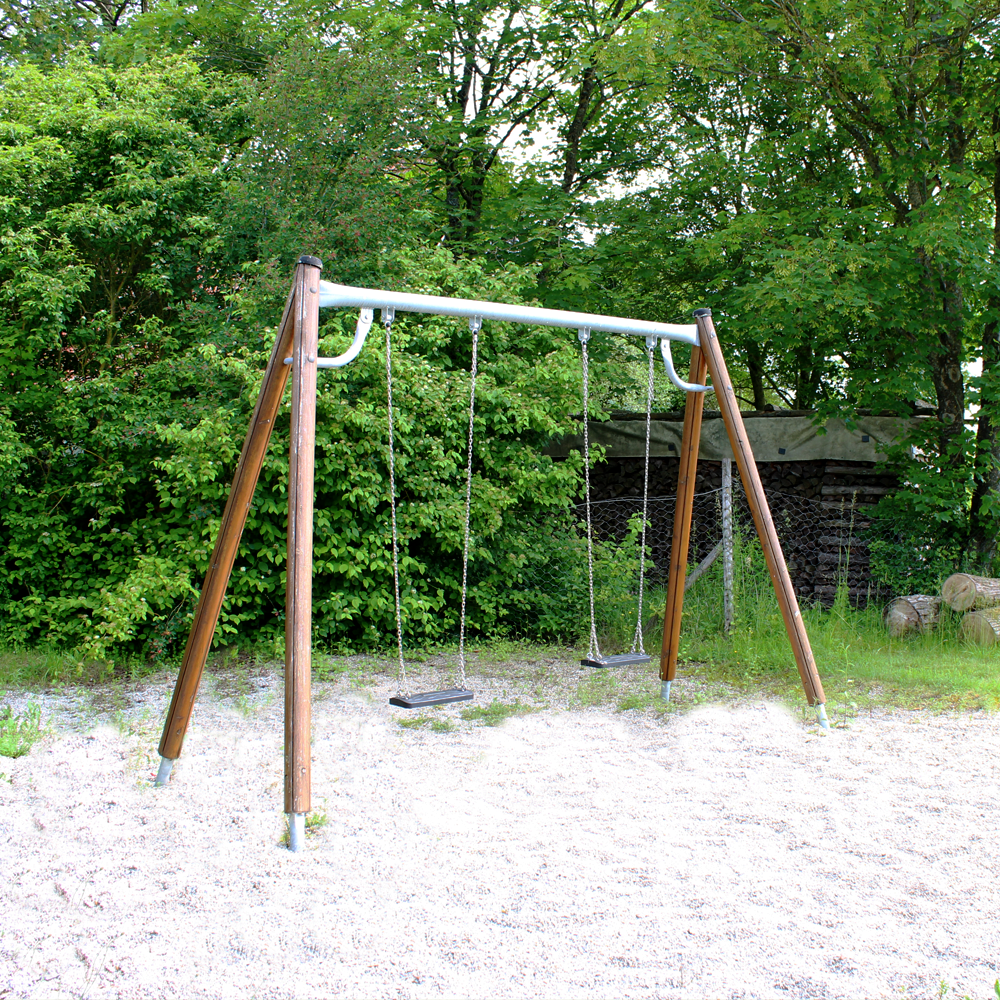 Schaukel auf dem Spielplatz in Thürnhofe