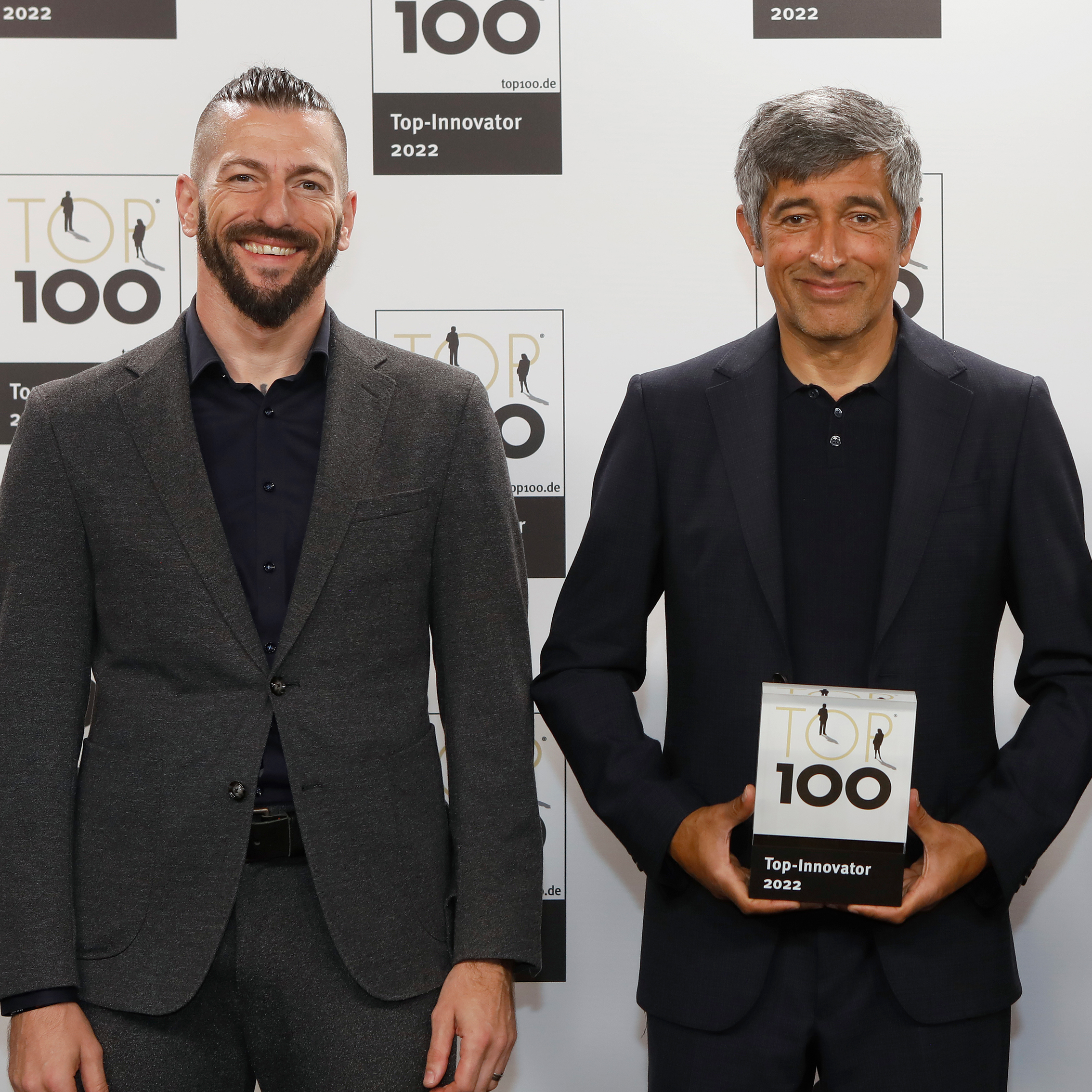 Steffen Breitmoser (CEO UWS Technologie) mit Ranga Yogeshwar mit dem TOP-100-Siegel