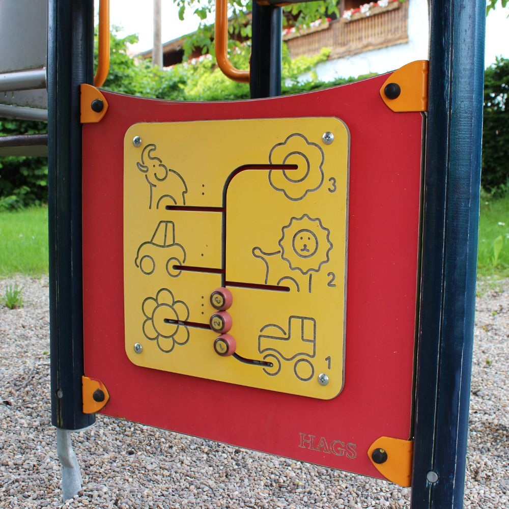 Spielzeug für die kleinsten auf dem Spielplatz in Vorderbreitenthann