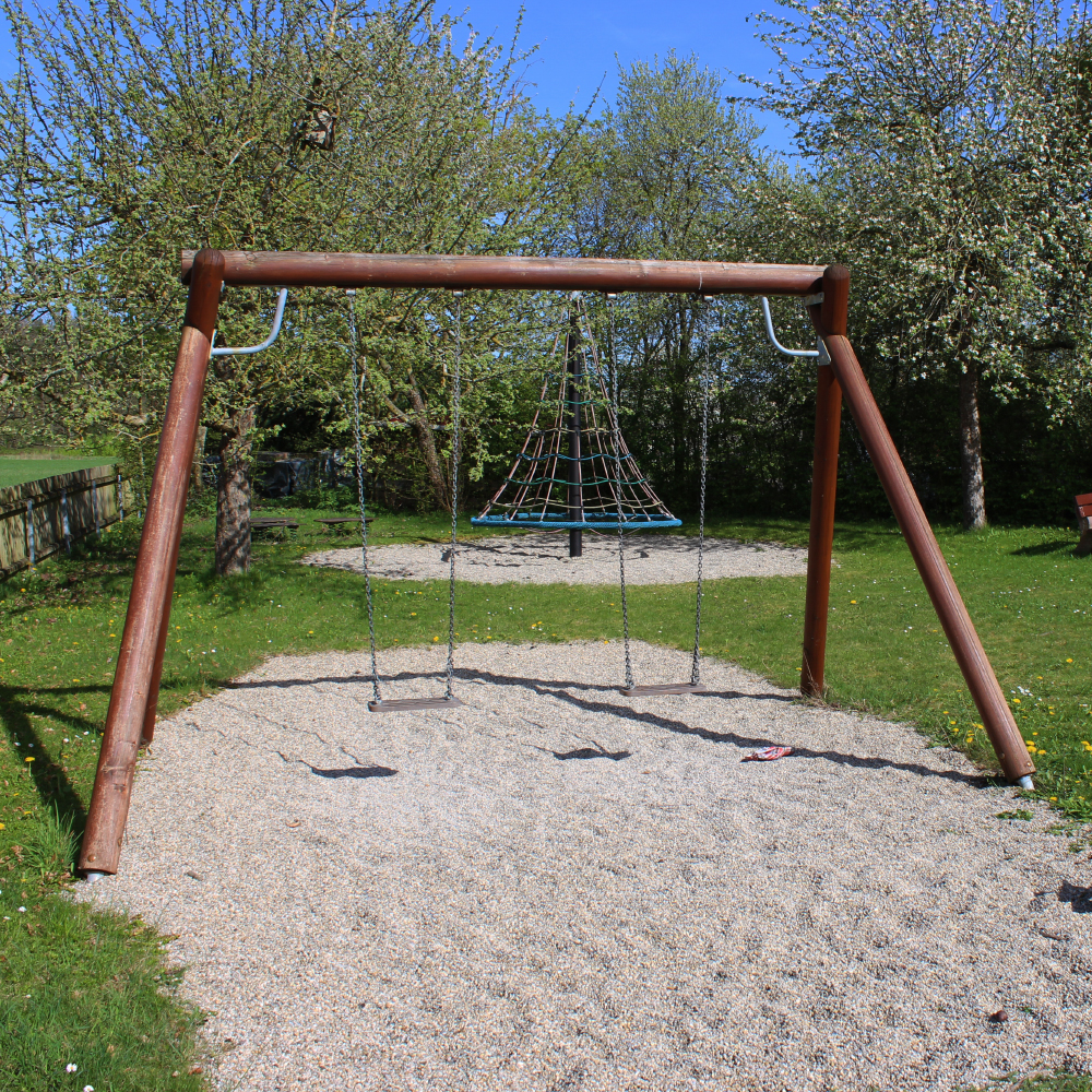 Schaukel am Spielplatz in Wachsenberg bei Neusitz