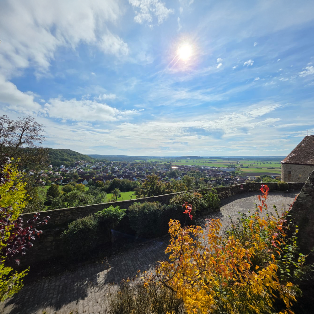 Die Burg Colmberg bei bestem Herbstwetter