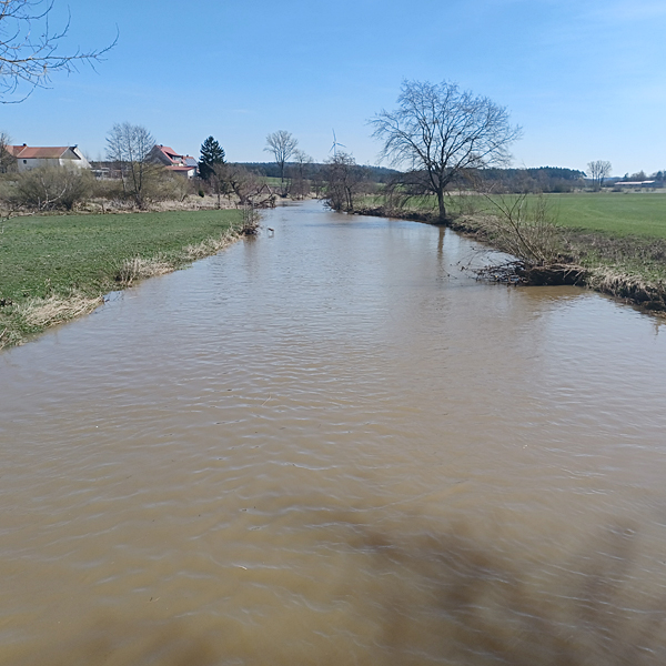 Nach Hochwasser geht die Wörnitz bei Neustädtlein wieder in ihr Flussbett.